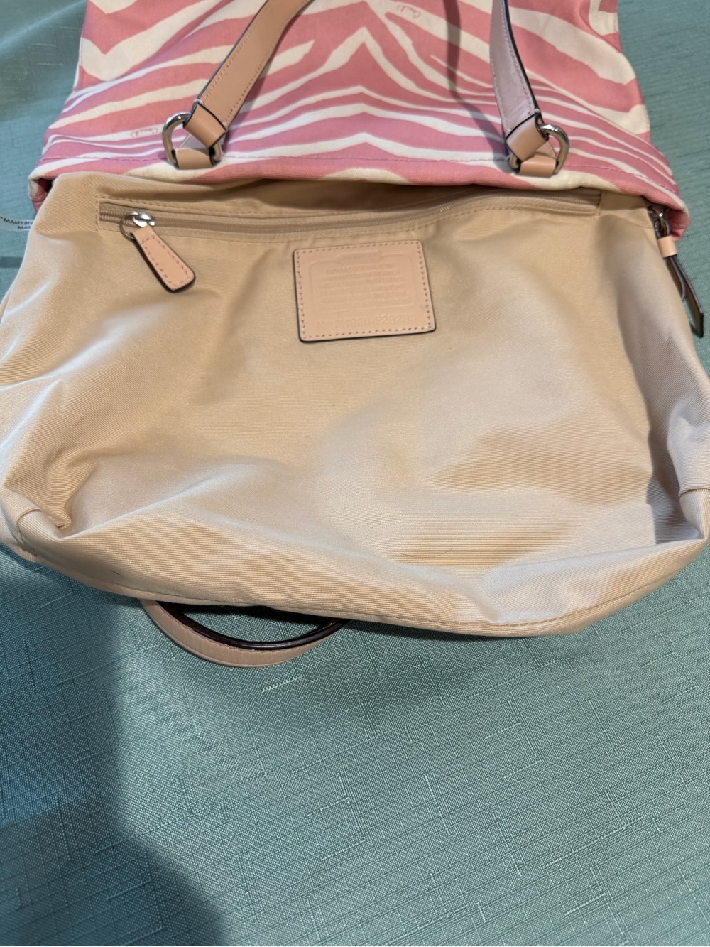 Coach Zebra-Print Tote bag with zipper. - Picture 9 of 10